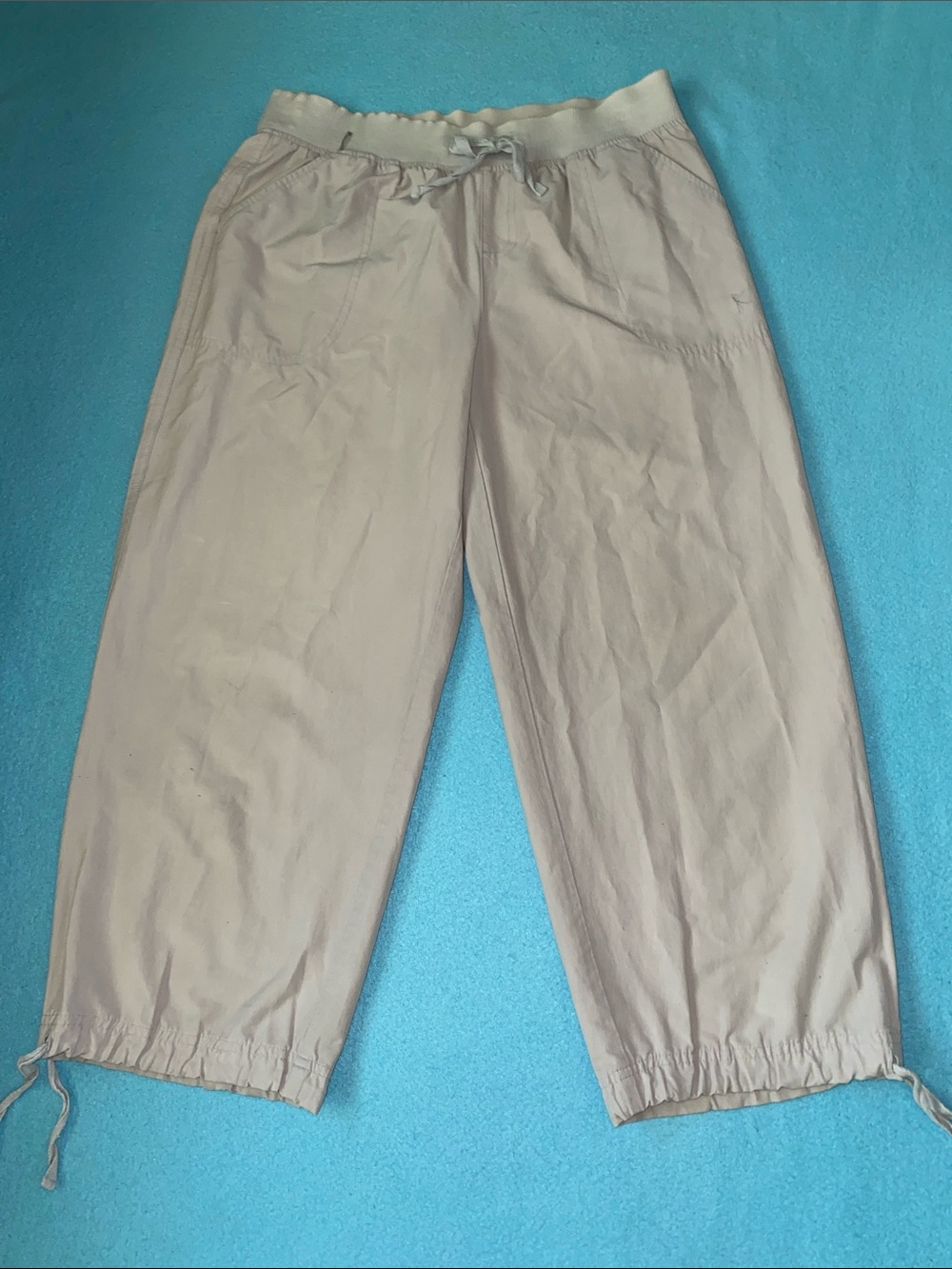 DANSKIN NOW pull on capris hiking adjustable leg hem 2 pockets light gray size S